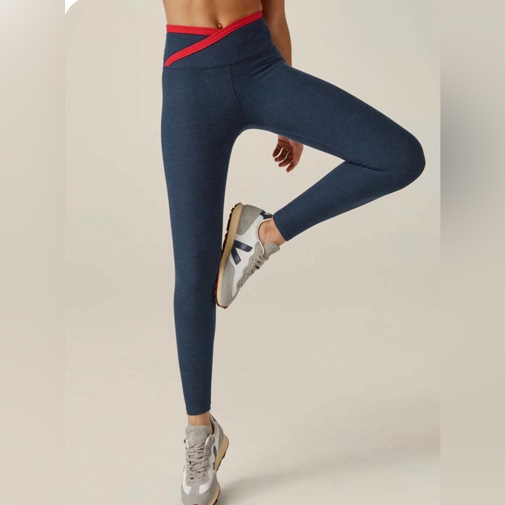 NWT Beyond Yoga Criss Cross Leggins